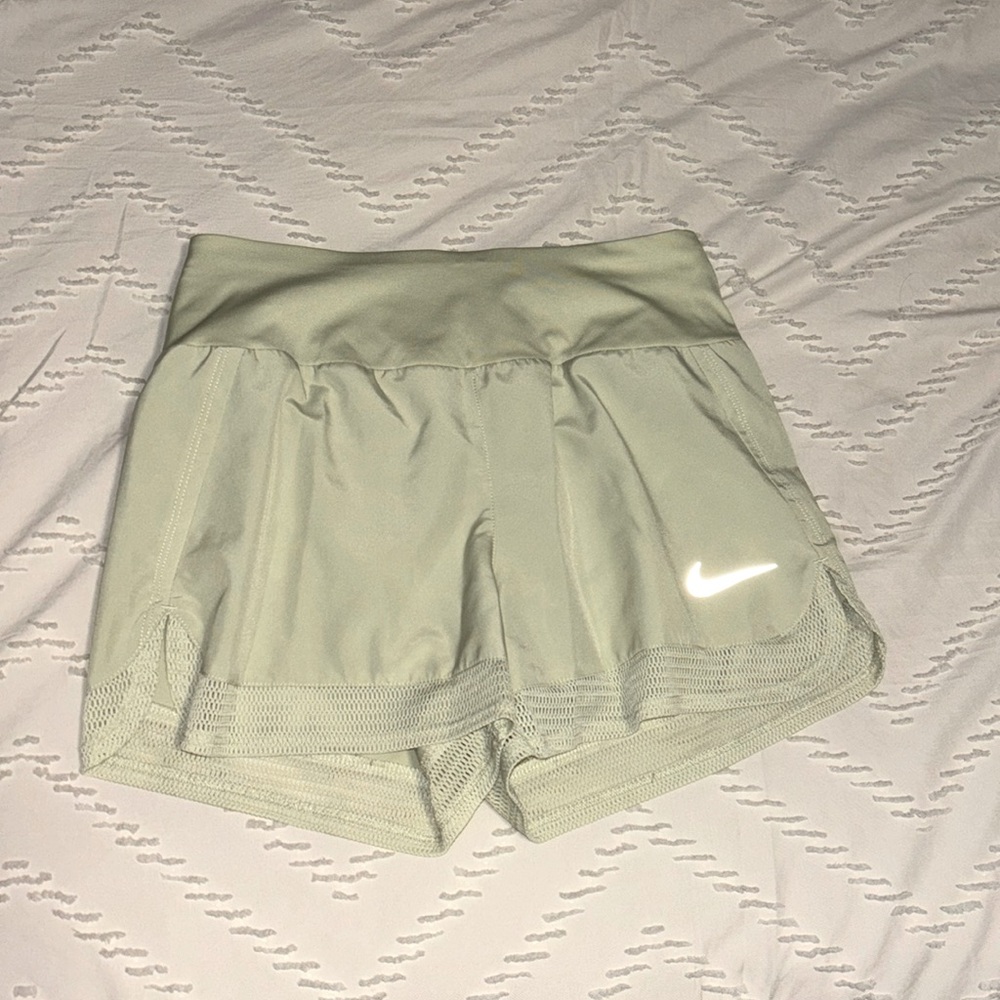 LIME GREEN NIKE SHORT 💚
